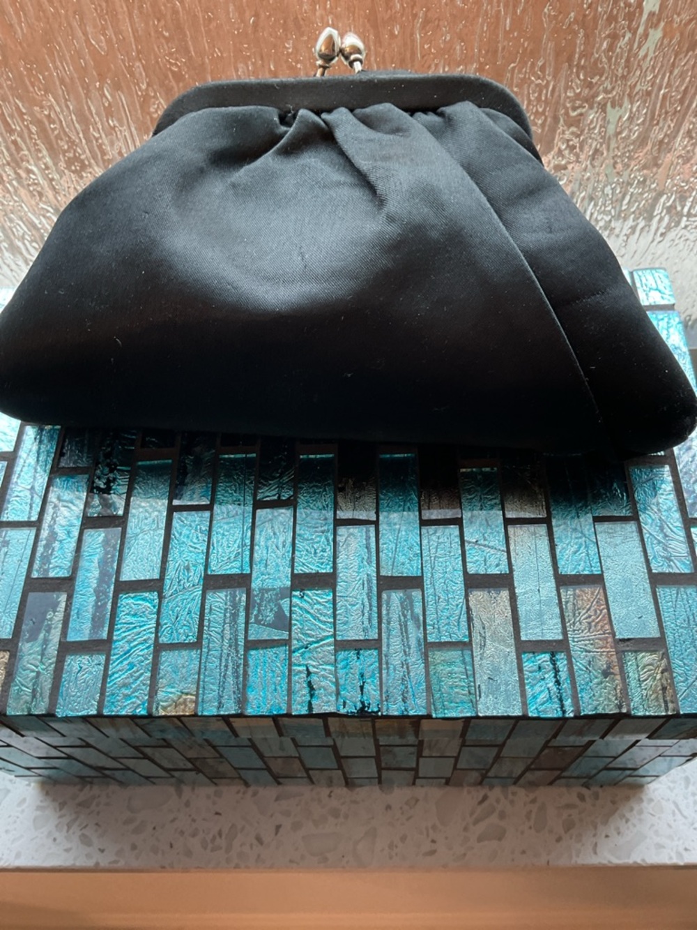 Valerie Stevens Black Velvet Kiss-Lock Wristlet Clutch - Picture 2 of 3